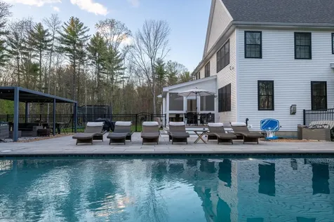 14 Wiggin Way Stratham NH 03885