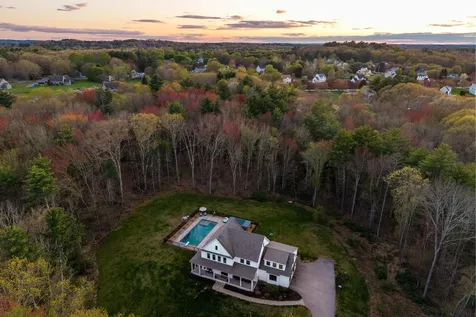 14 Wiggin Way Stratham NH 03885