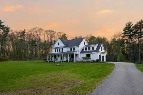14 Wiggin Way Stratham NH 03885