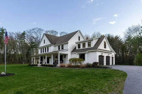 14 Wiggin Way Stratham NH 03885