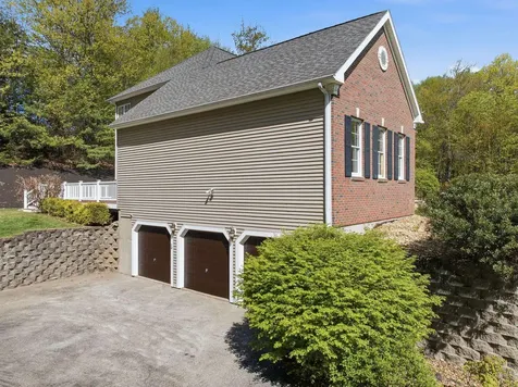 25 Ellison Drive Bedford NH 03110