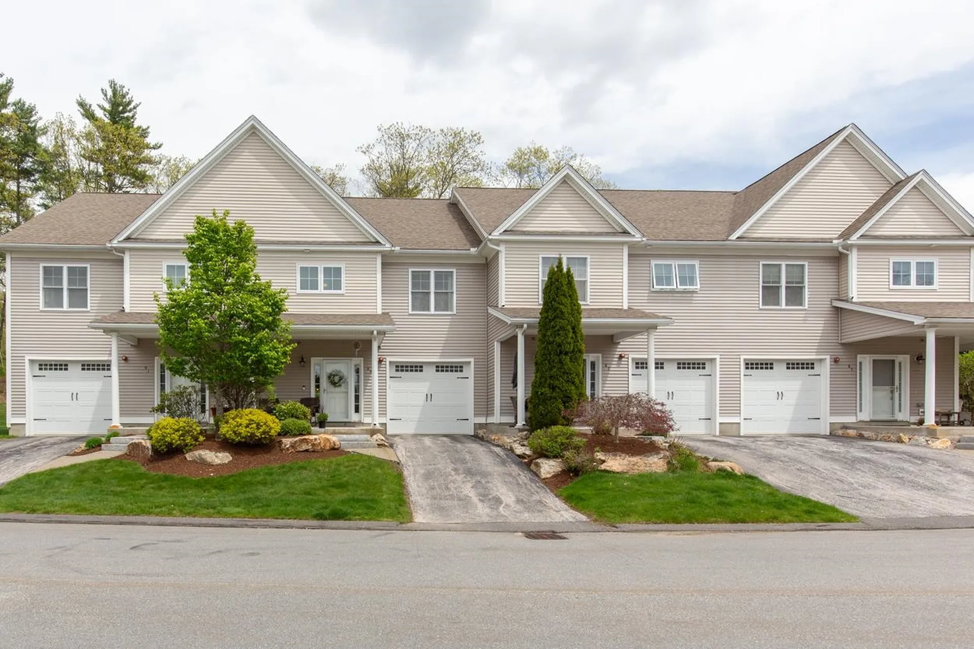 89 Woodview Way Manchester NH 03102