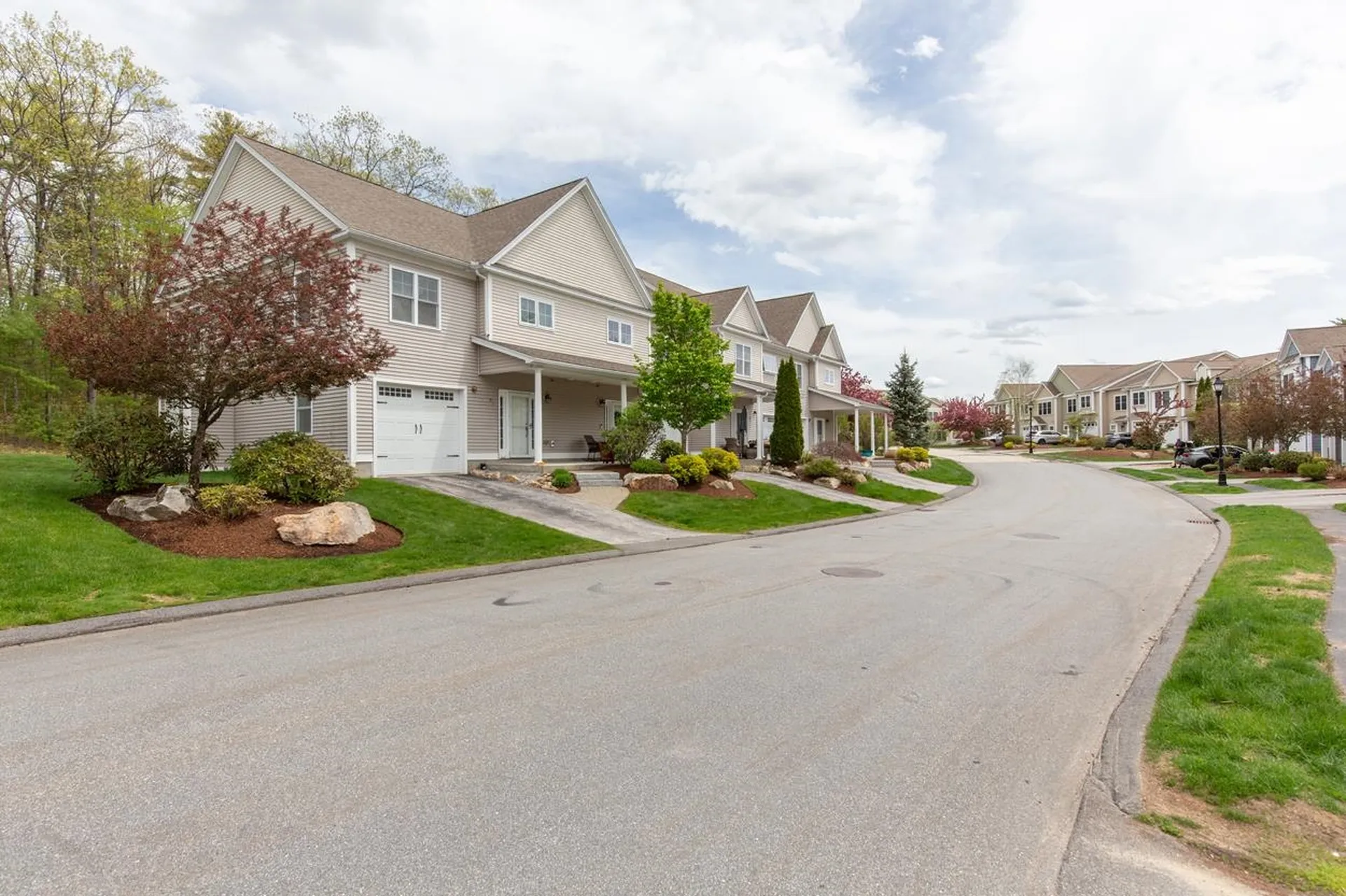 89 Woodview Way Manchester NH 03102