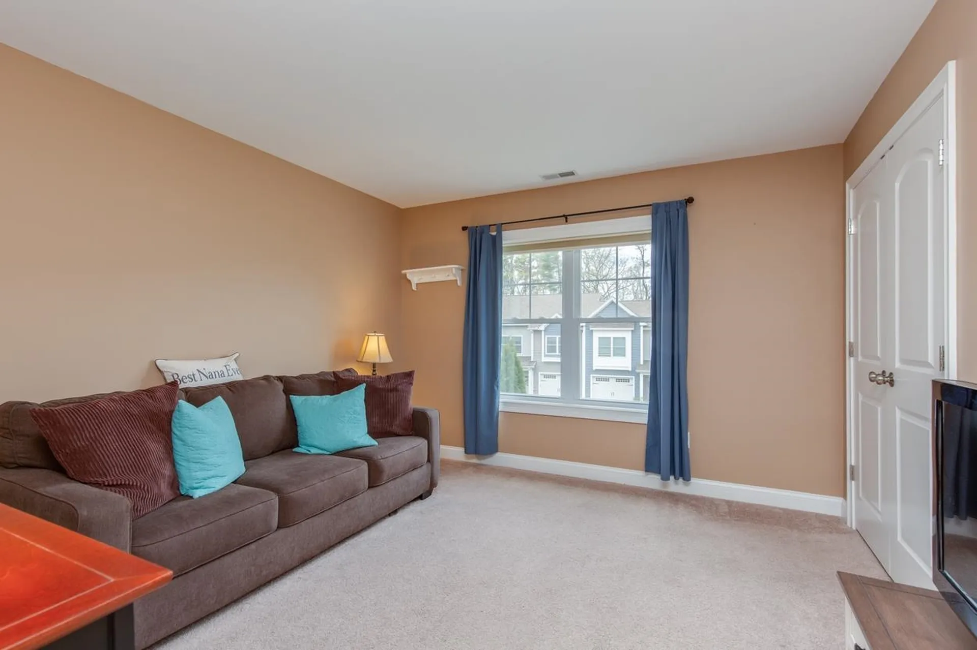 89 Woodview Way Manchester NH 03102