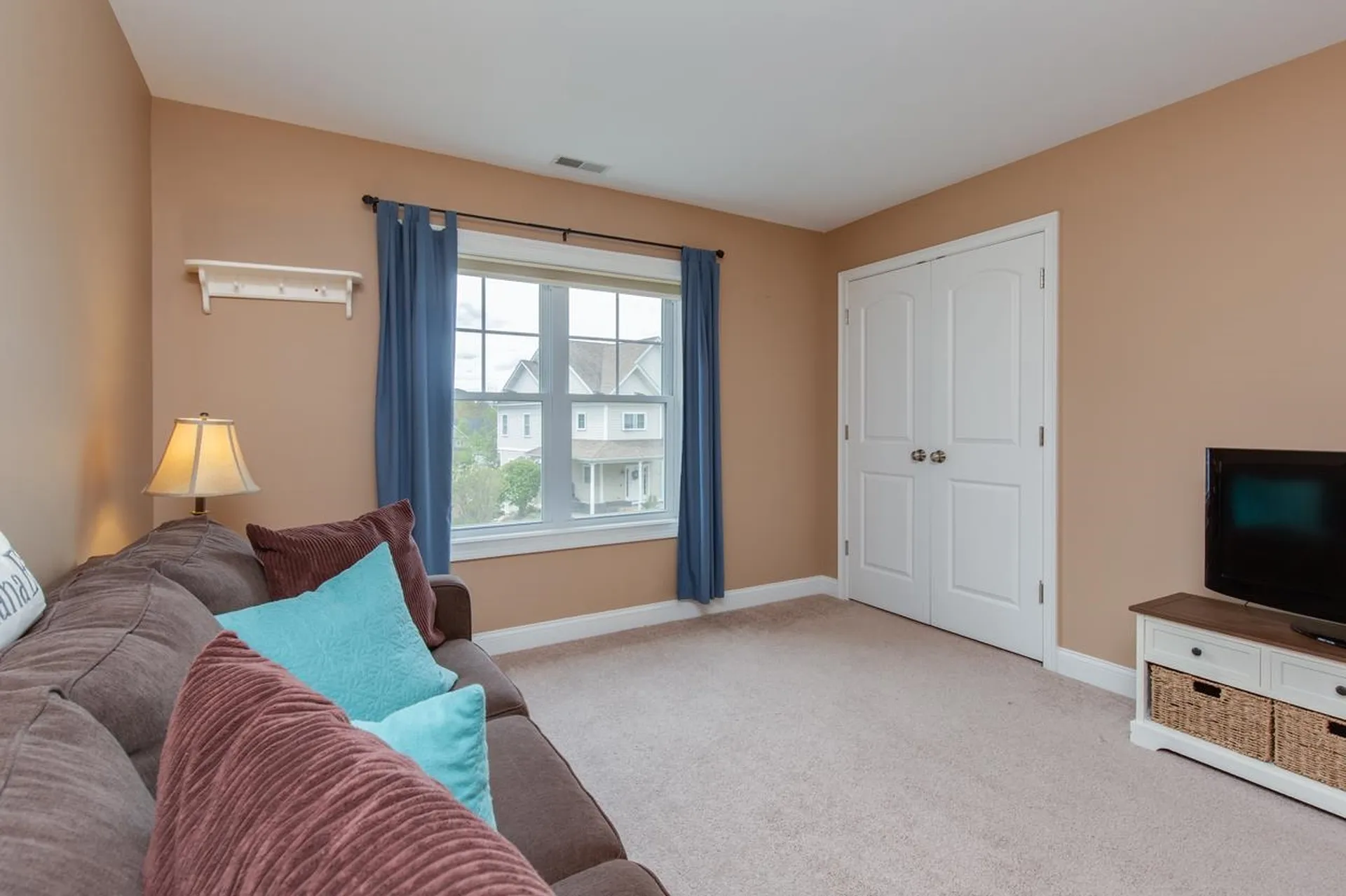 89 Woodview Way Manchester NH 03102