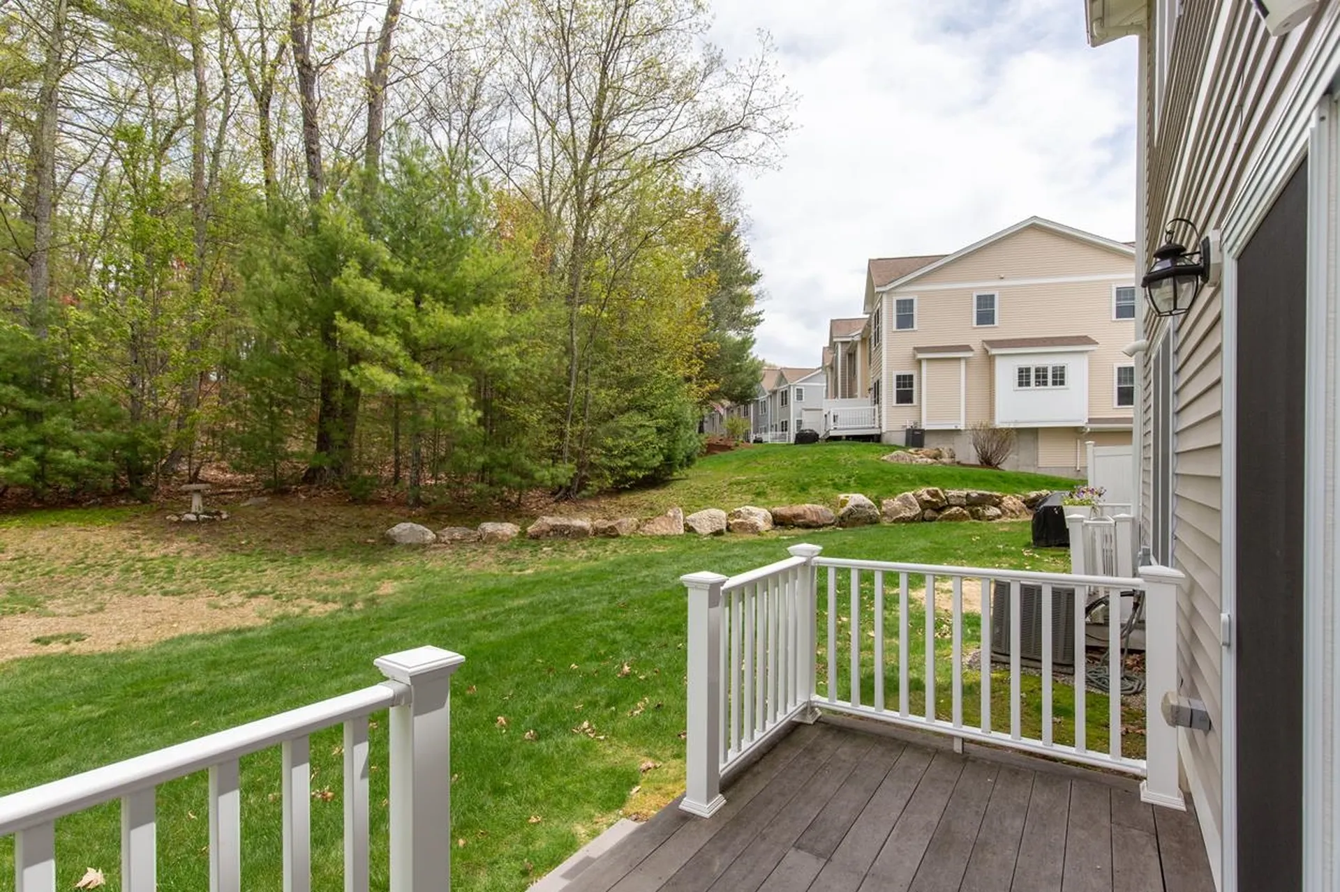 89 Woodview Way Manchester NH 03102