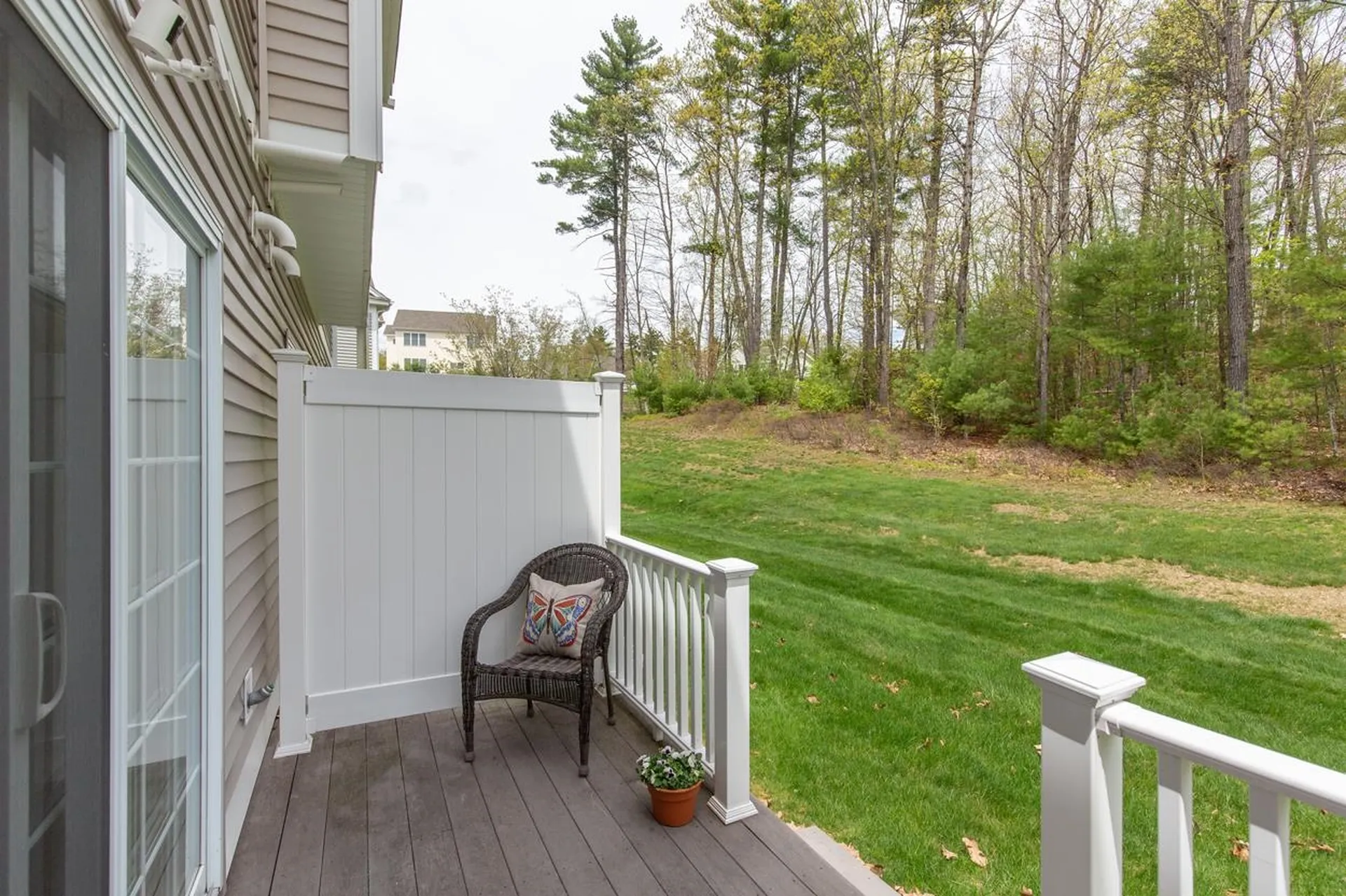 89 Woodview Way Manchester NH 03102