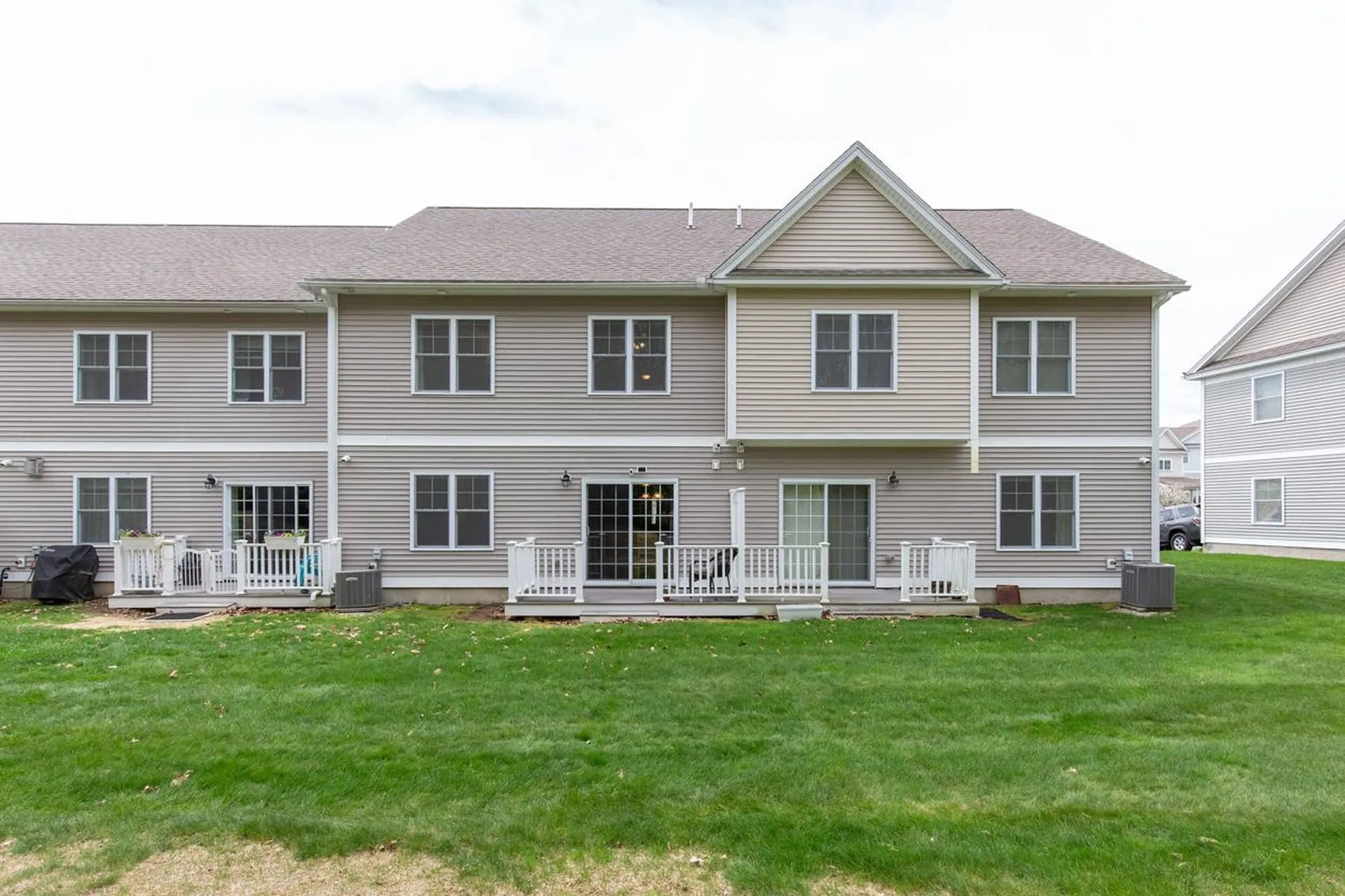 89 Woodview Way Manchester NH 03102