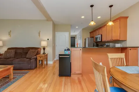 89 Woodview Way Manchester NH 03102
