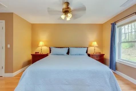 89 Woodview Way Manchester NH 03102