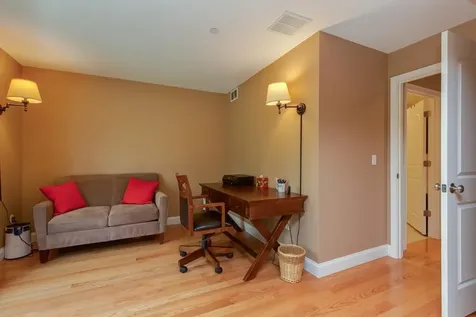 89 Woodview Way Manchester NH 03102