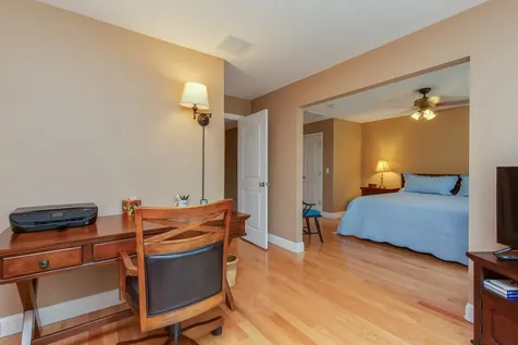 89 Woodview Way Manchester NH 03102