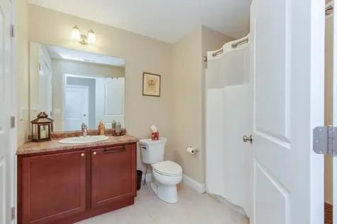 89 Woodview Way Manchester NH 03102