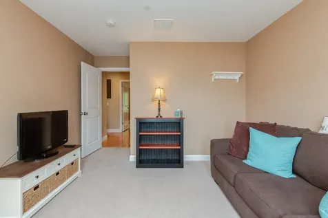 89 Woodview Way Manchester NH 03102