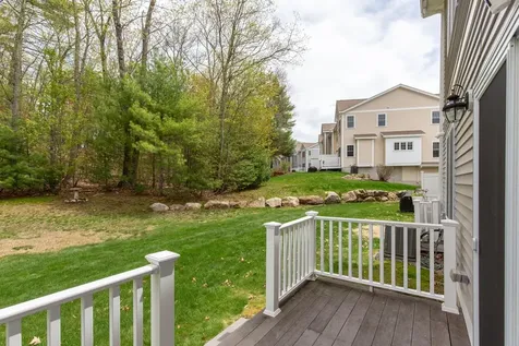 89 Woodview Way Manchester NH 03102