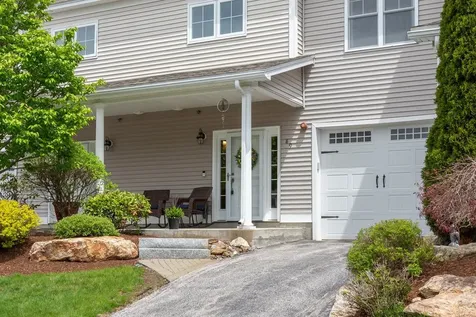 89 Woodview Way Manchester NH 03102