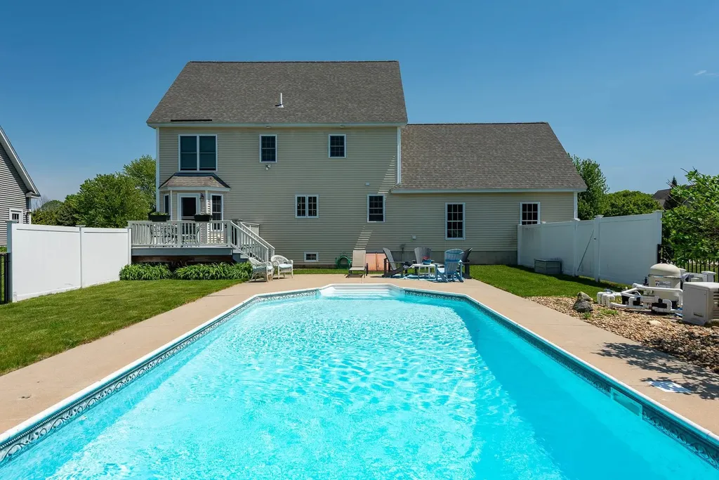 8 Mason Drive Stratham NH 03885