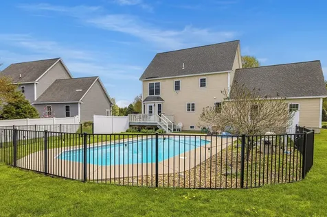 8 Mason Drive Stratham NH 03885