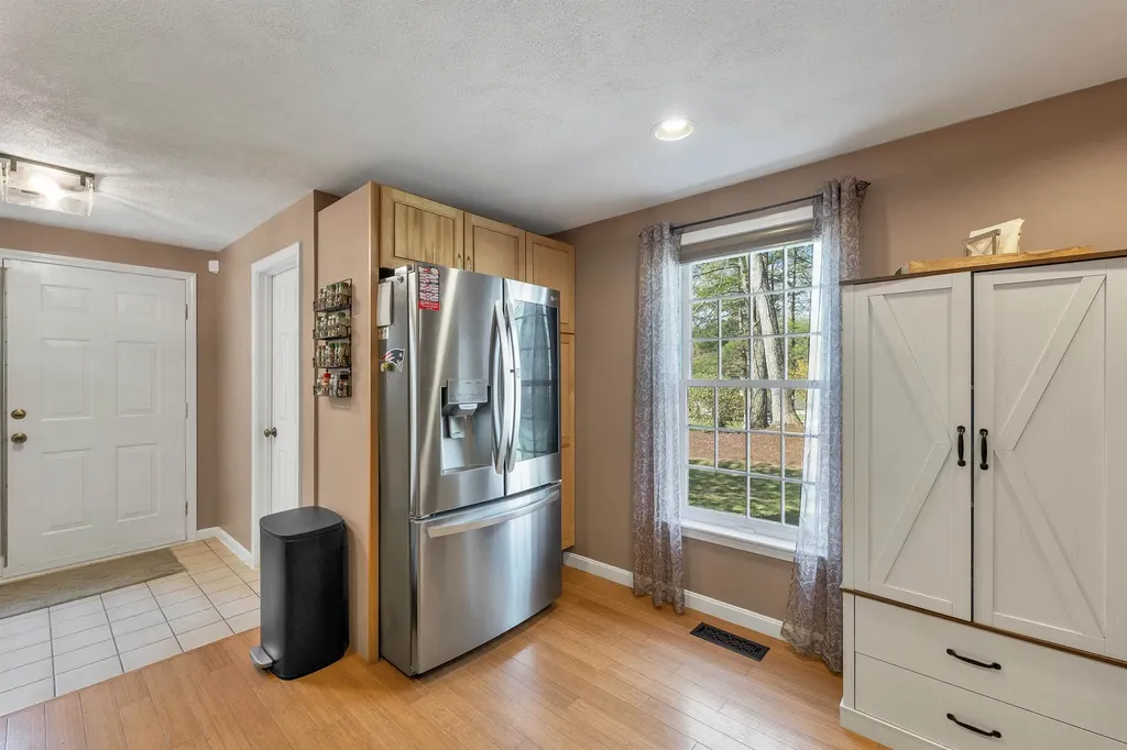 3 Seaver Brook Lane Plaistow NH 03865