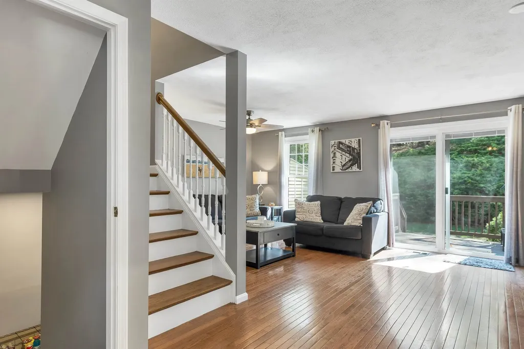 3 Seaver Brook Lane Plaistow NH 03865