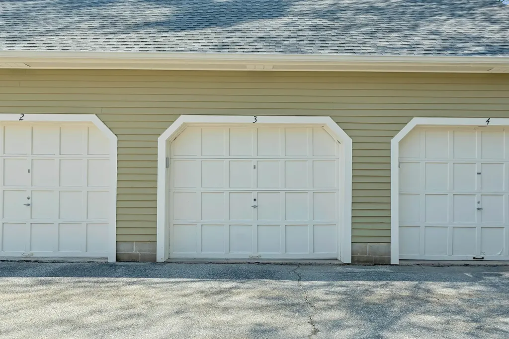 3 Seaver Brook Lane Plaistow NH 03865