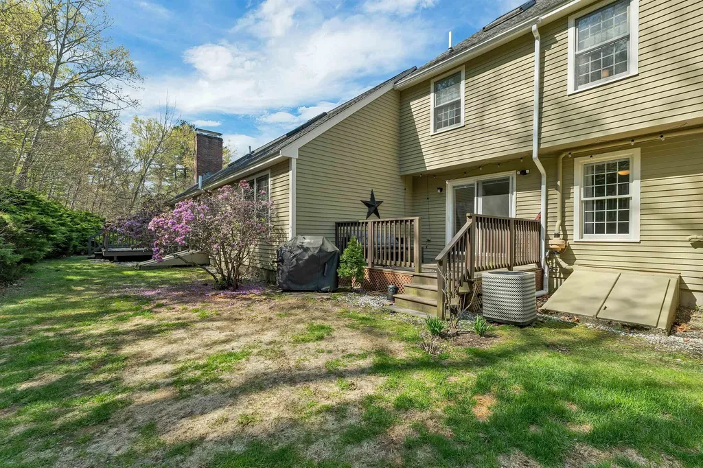 3 Seaver Brook Lane Plaistow NH 03865