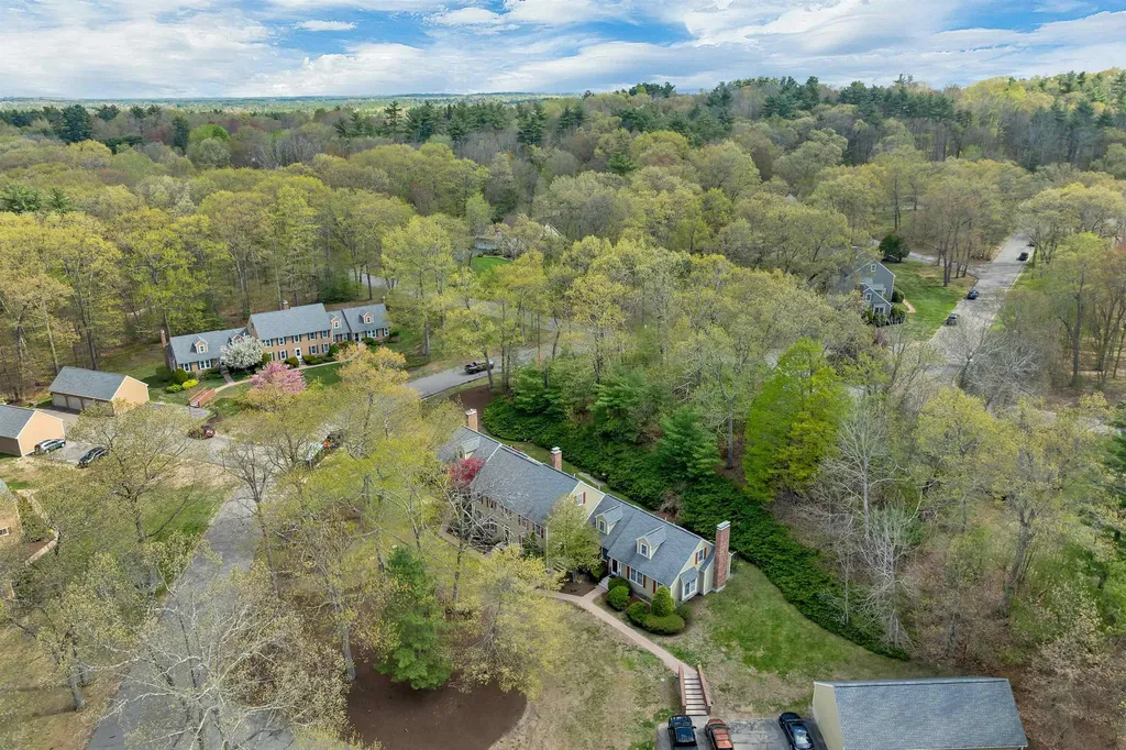 3 Seaver Brook Lane Plaistow NH 03865
