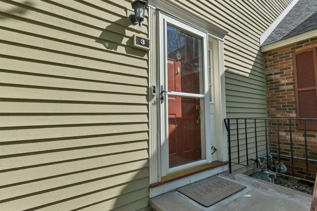 3 Seaver Brook Lane Plaistow NH 03865