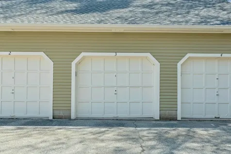 3 Seaver Brook Lane Plaistow NH 03865