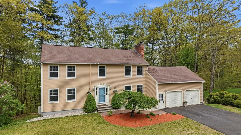 4 Royal Court Merrimack NH 03054
