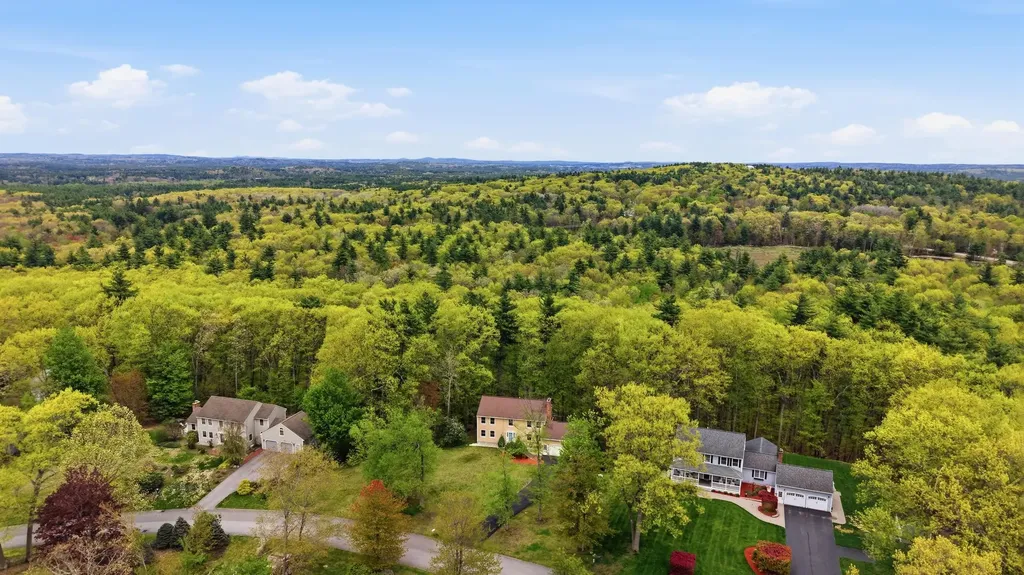 4 Royal Court Merrimack NH 03054