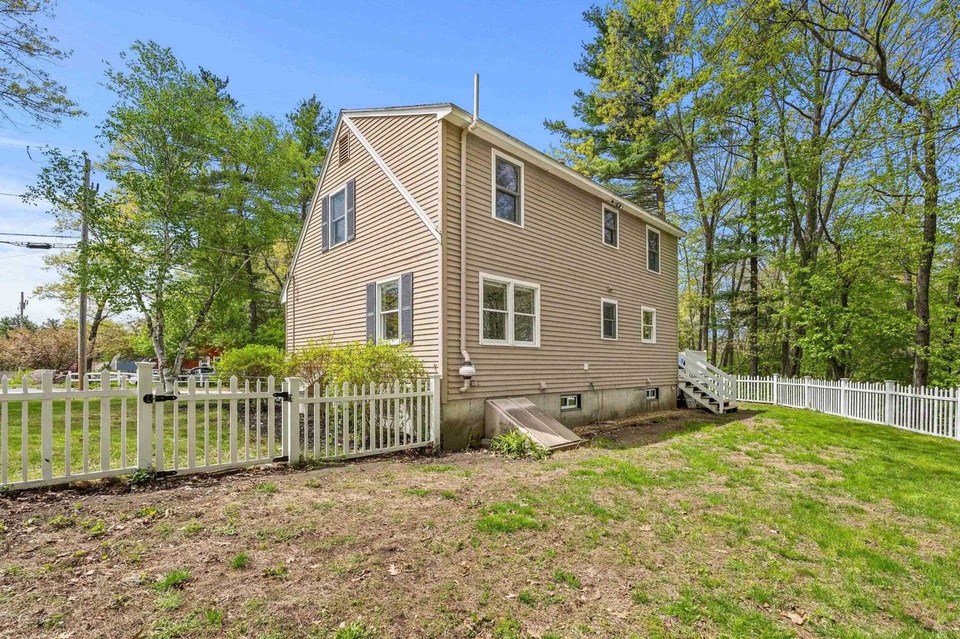 29 Hazel Avenue Nashua NH 03062