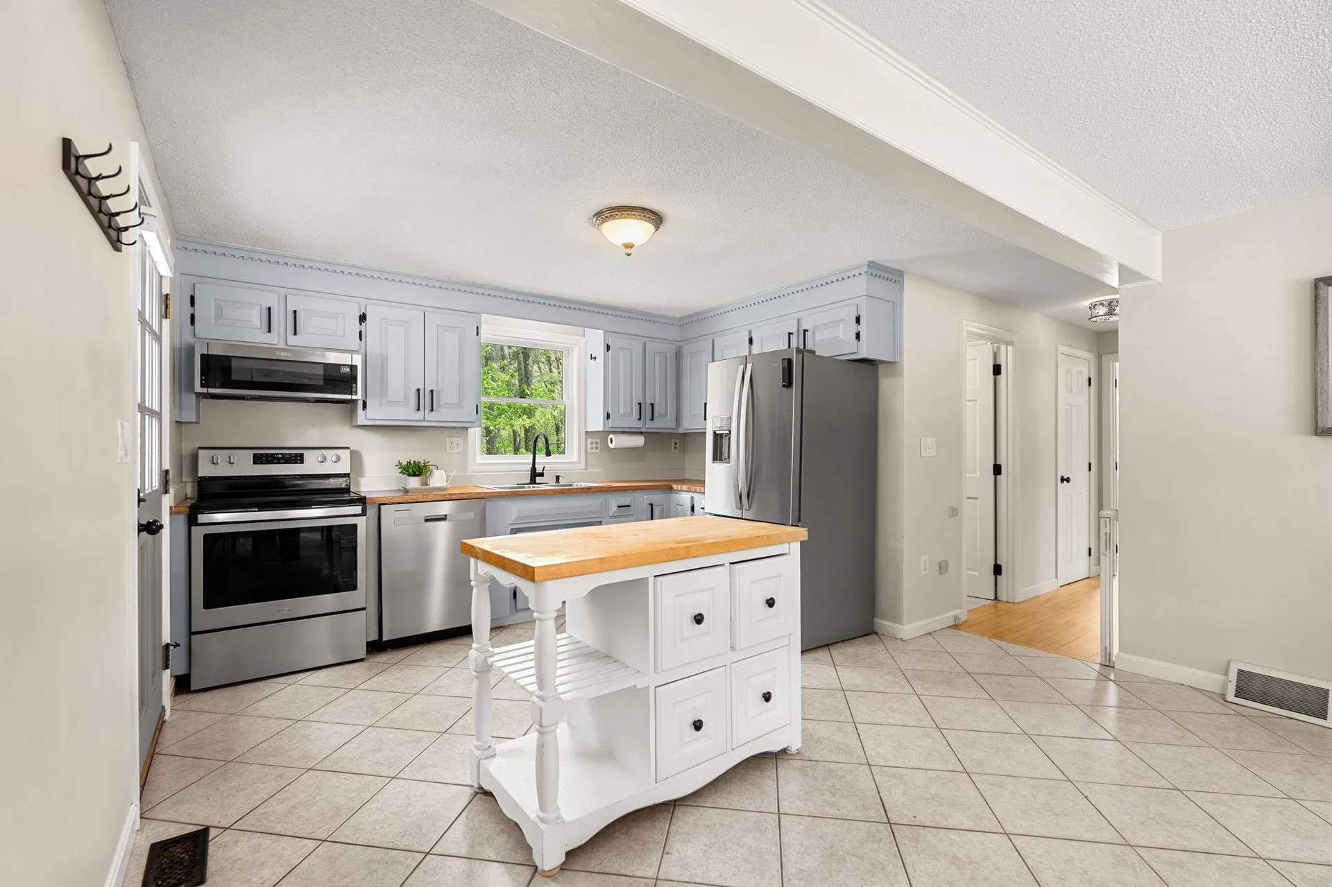 29 Hazel Avenue Nashua NH 03062