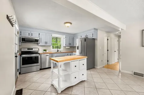 29 Hazel Avenue Nashua NH 03062