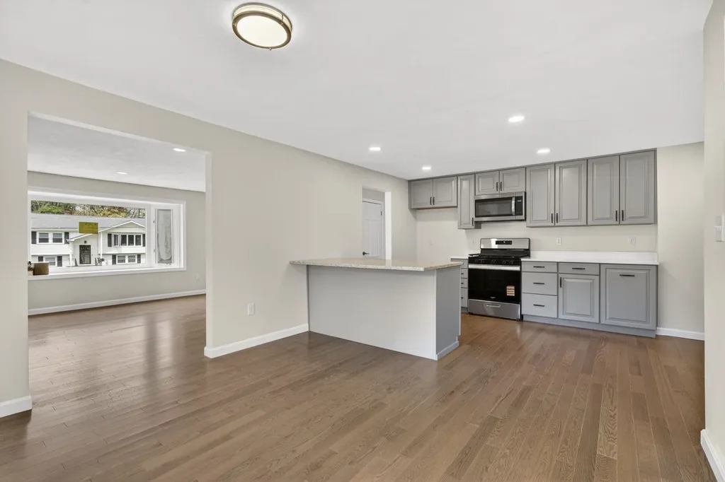 27 Townsend Avenue Salem NH 03079
