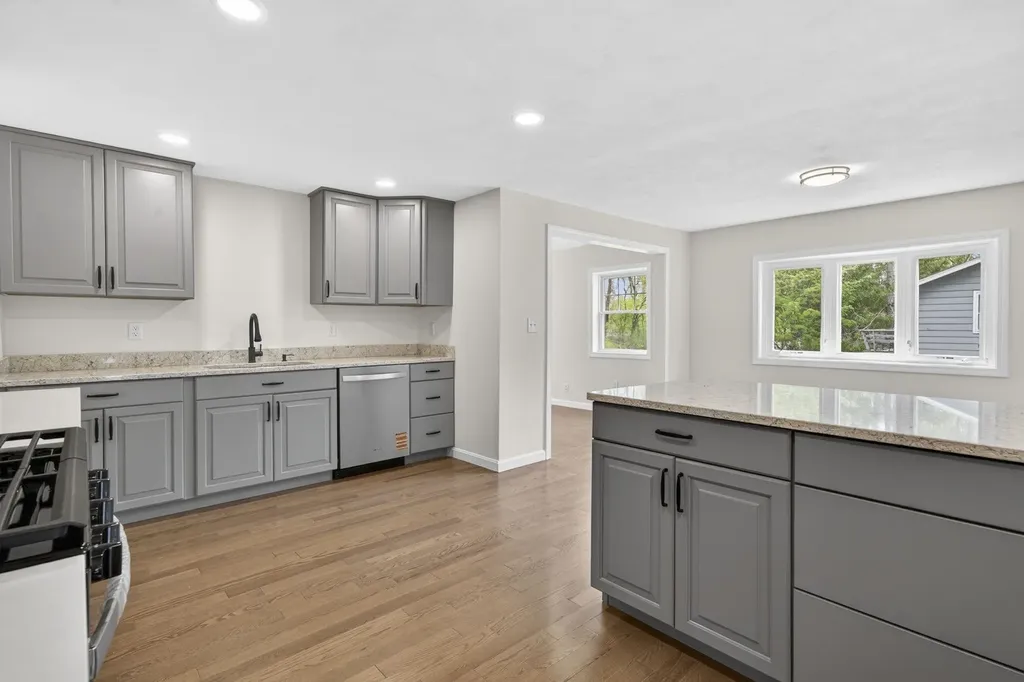27 Townsend Avenue Salem NH 03079