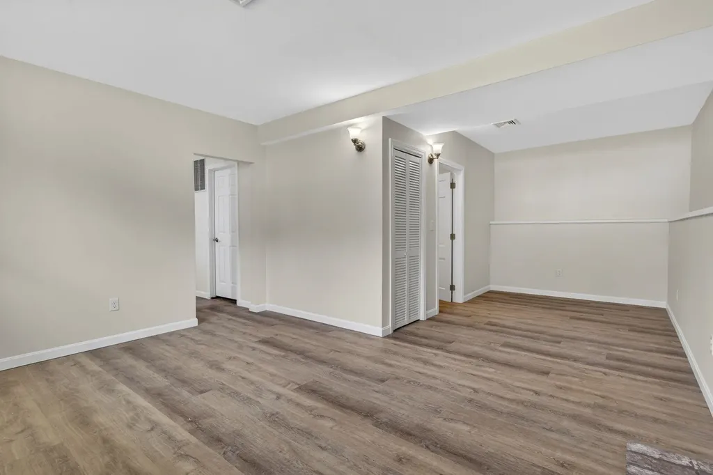 27 Townsend Avenue Salem NH 03079