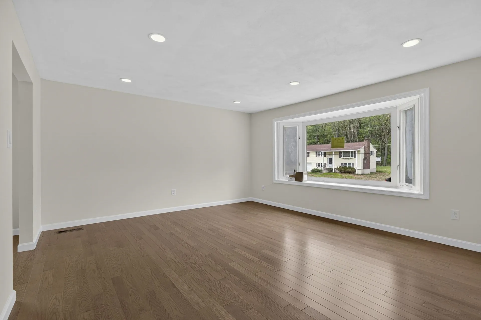 27 Townsend Avenue Salem NH 03079