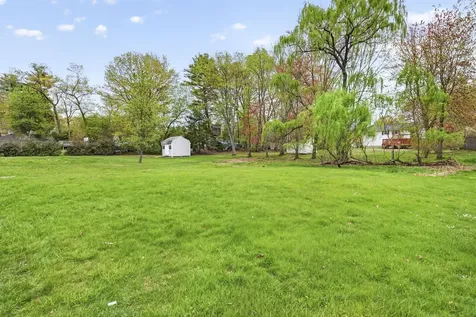 27 Townsend Avenue Salem NH 03079