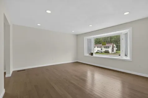 27 Townsend Avenue Salem NH 03079