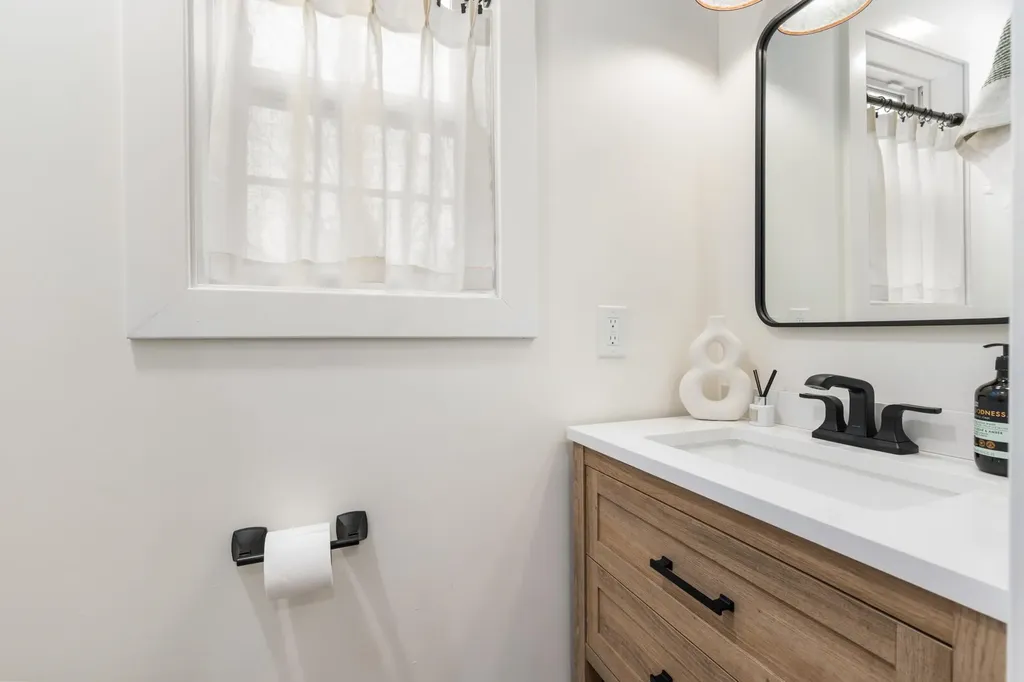 72 Woodbury Avenue Portsmouth NH 03801
