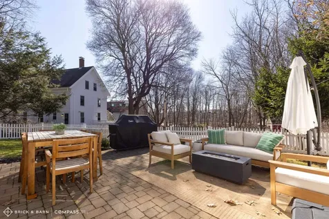 72 Woodbury Avenue Portsmouth NH 03801