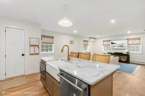 72 Woodbury Avenue Portsmouth NH 03801