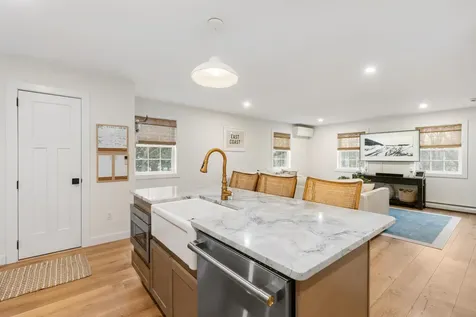 72 Woodbury Avenue Portsmouth NH 03801
