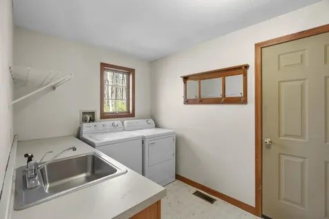 9 Maxwell Drive Brookline NH 03033