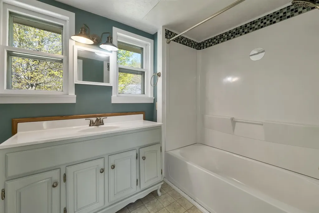546 White Oaks Road Laconia NH 03246