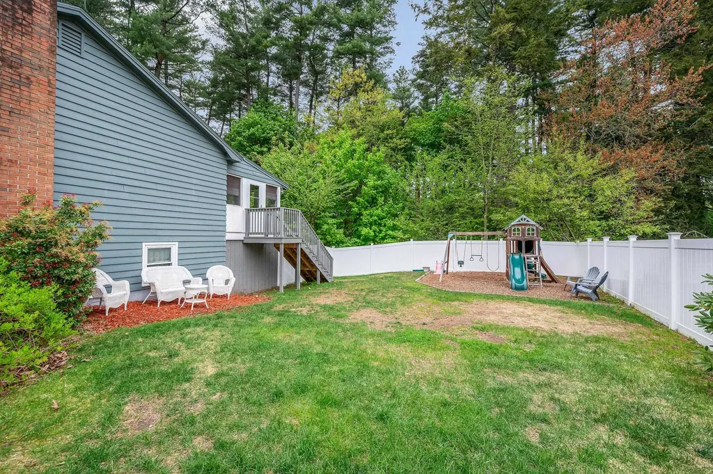 9 Sunrise Drive Hudson NH 03051