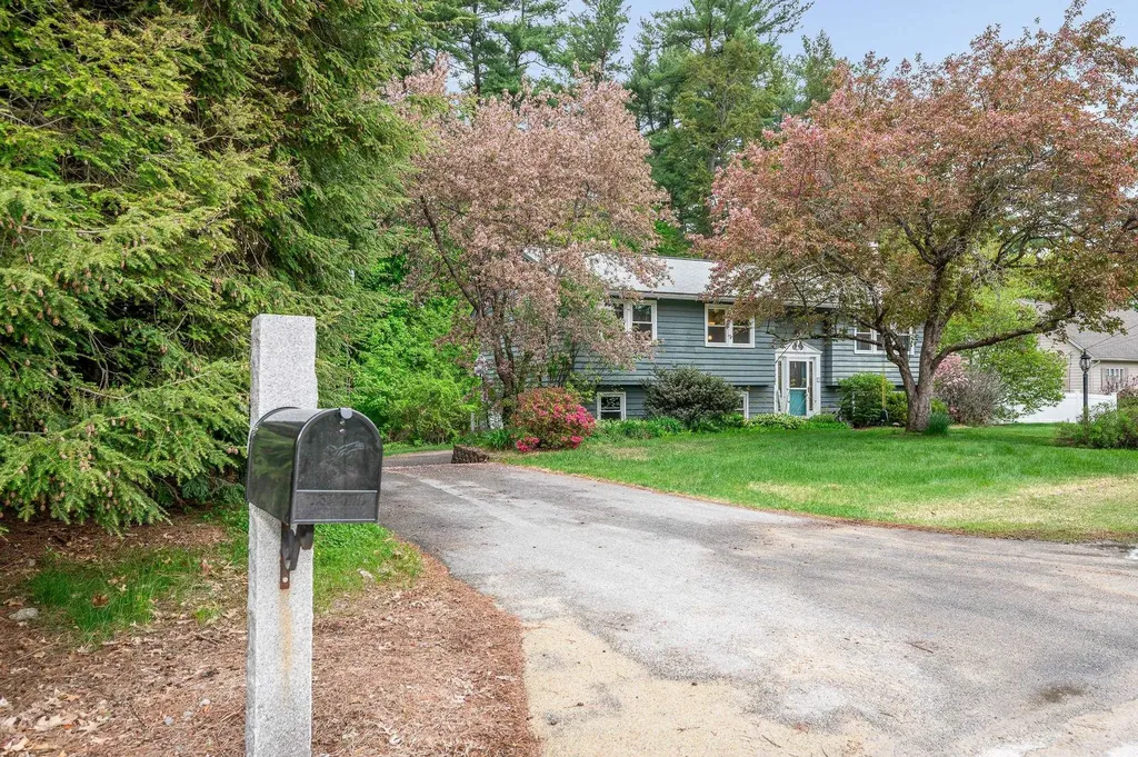 9 Sunrise Drive Hudson NH 03051