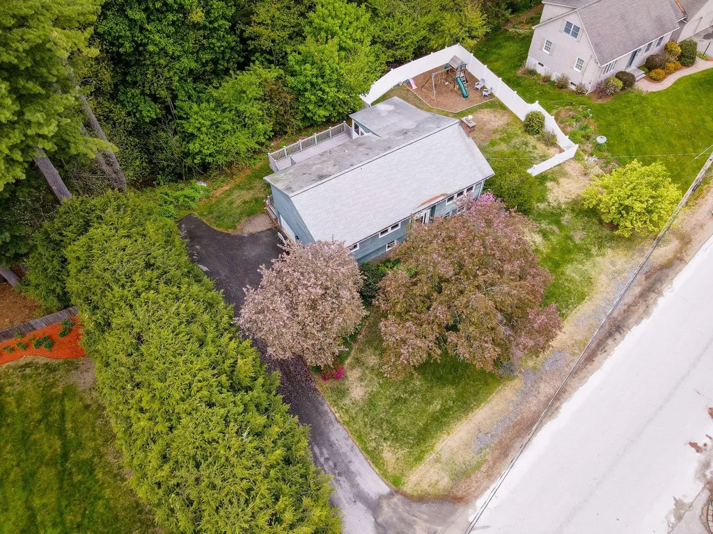 9 Sunrise Drive Hudson NH 03051