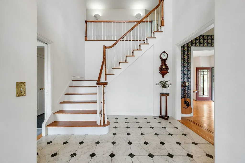 302 Ledge Hill Drive Georgia VT 05478
